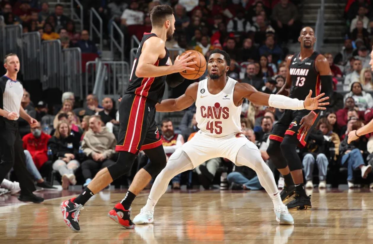 顶对顶踢脚 顶对顶踢脚