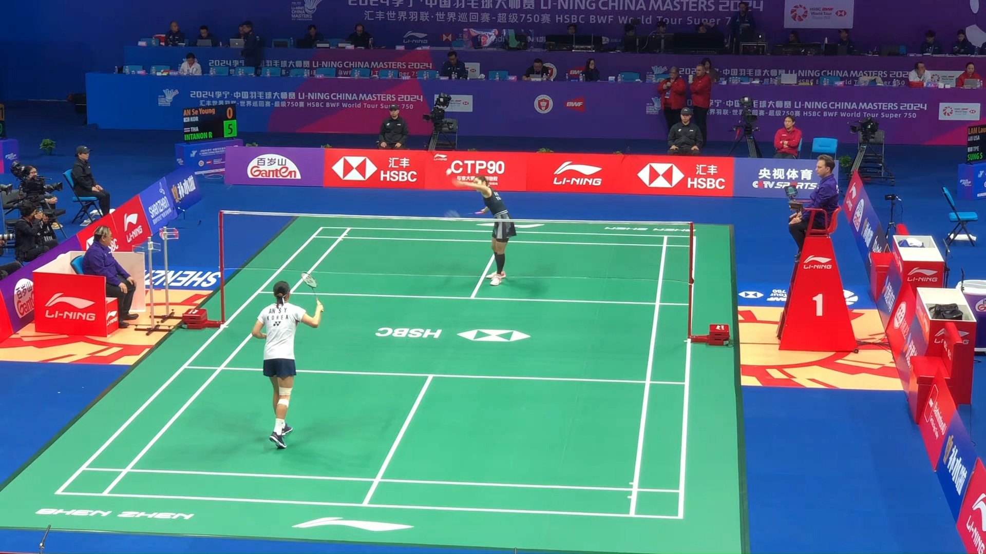 让一位女球 让一位女球